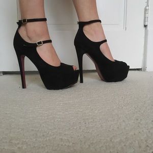 Black Heels - Moda Aire